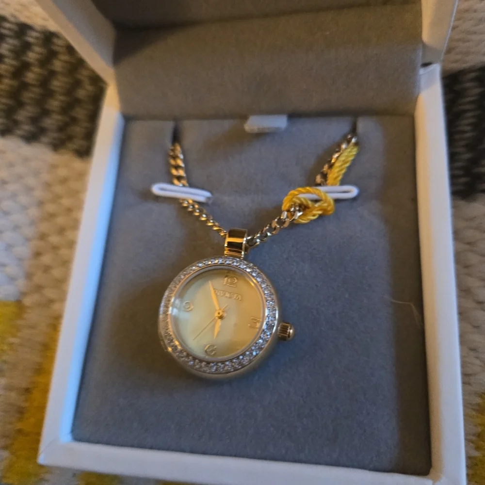 Invicta chic necklace